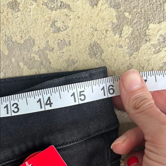 New SPANX Black Skinny Jeans Distressed Knee - Picture 9 of 16